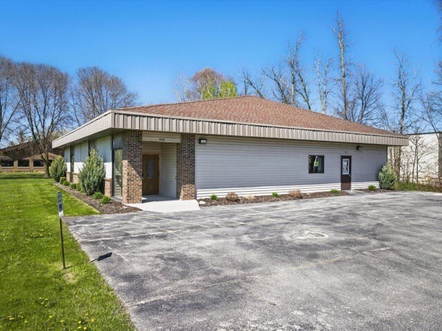 4638 Expo Dr, Manitowoc, WI à vendre - Photo de l’immeuble – Image 2 sur 11