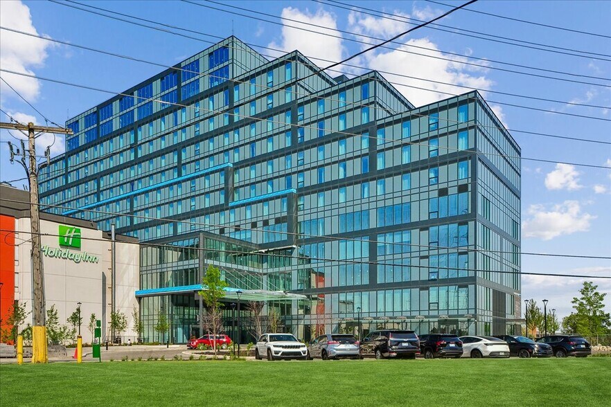 988 Martin Grove Rd, Toronto, ON à vendre - Photo de l’immeuble – Image 3 sur 6