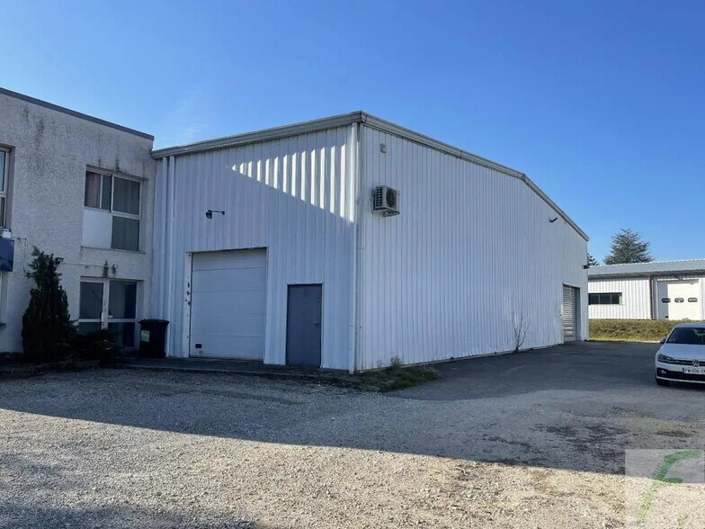 Industriel/Logistique dans Grenoble à vendre - Photo de l’immeuble – Image 3 sur 18