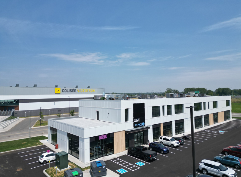2605 St Des Vitrines, Trois-Rivières, QC à louer - Photo principale – Image 1 sur 2