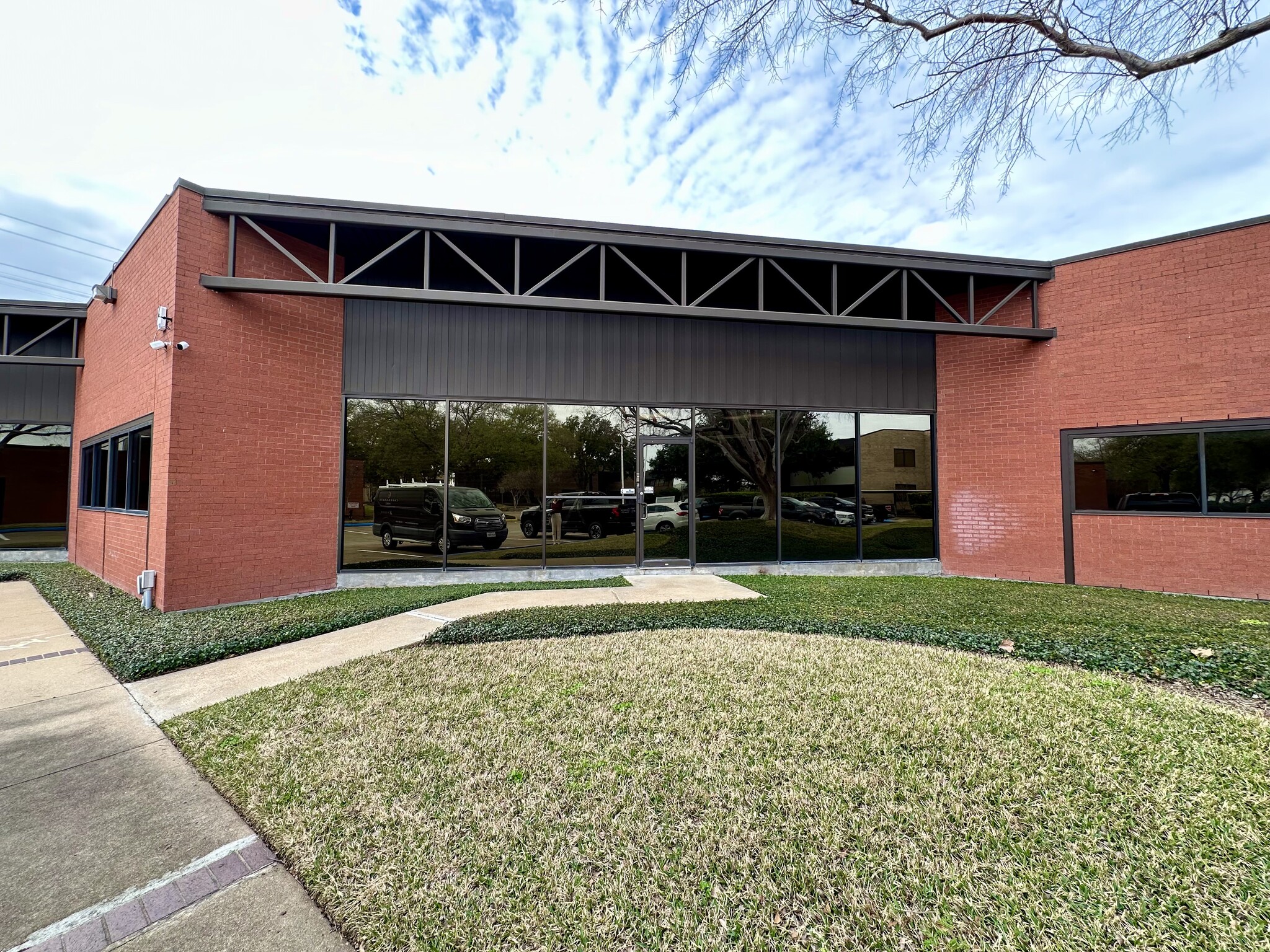 10595 Westoffice Dr, Houston, TX à louer Photo de l’immeuble– Image 1 sur 20