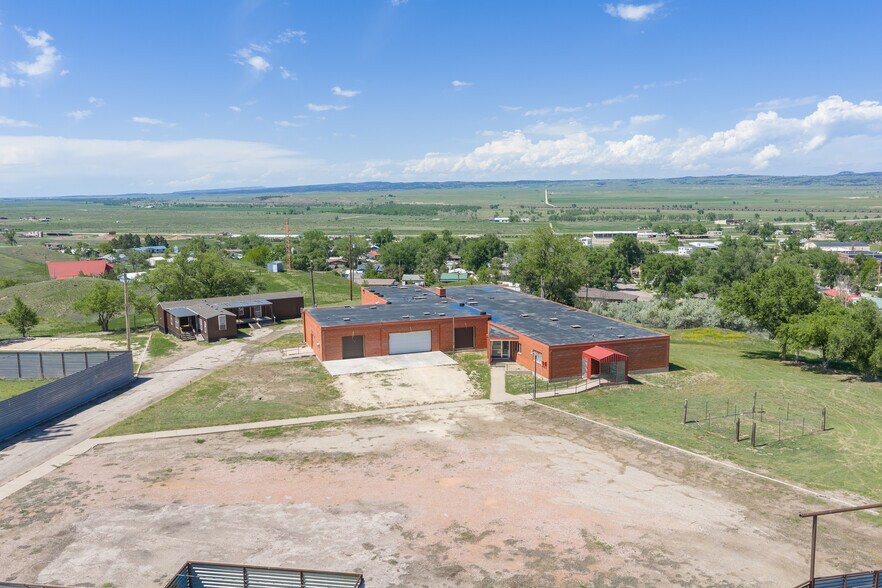 908 H St, Edgemont, SD à vendre - Photo de l’immeuble – Image 3 sur 49