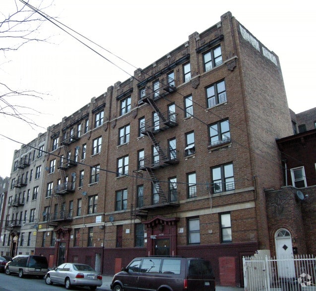 2070-2074 Arthur Ave, Bronx, NY à vendre - Photo principale – Image 1 sur 2