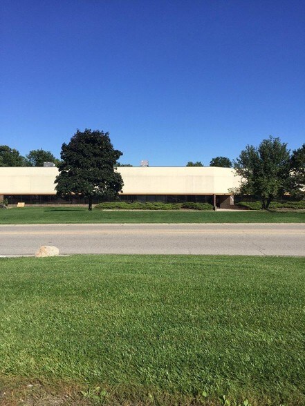 1450 E Highwood Blvd, Pontiac, MI à louer - Photo de l’immeuble – Image 2 sur 17