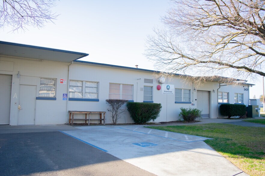 5431 Arnold Ave, Mcclellan, CA à louer - Photo de l’immeuble – Image 3 sur 7
