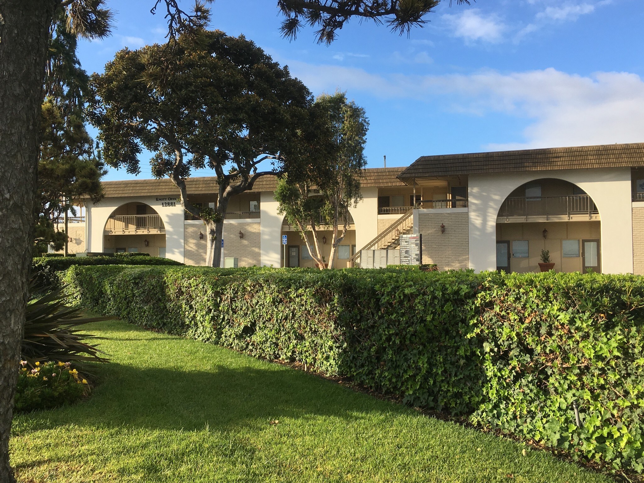 12881 Knott St, Garden Grove, CA à louer Photo principale– Image 1 sur 6