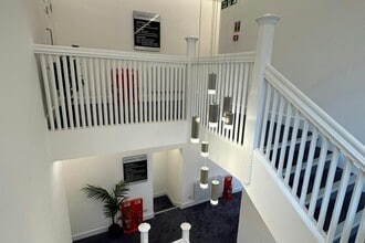 1 Portesbery Rd, Camberley à louer Photo intérieure– Image 2 sur 3