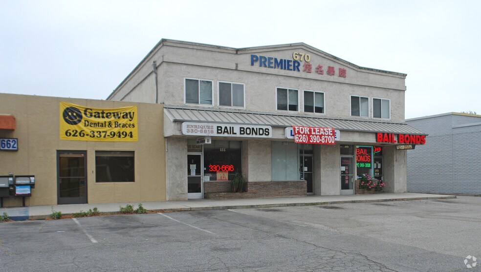 666-670 S Sunset Ave, West Covina, CA à vendre - Photo de l’immeuble – Image 2 sur 5