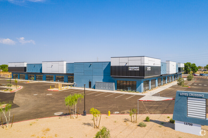 13700 N Dysart Rd, Surprise, AZ à louer - Photo de l’immeuble – Image 2 sur 13