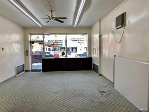 82 Passaic St, Garfield, NJ à vendre Photo intérieure– Image 2 sur 10