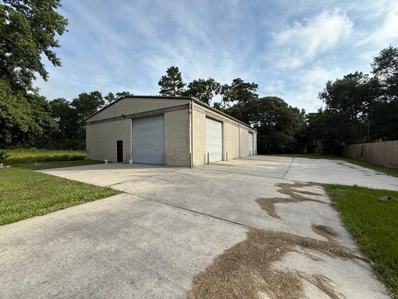 32114 Tamina Rd, Magnolia, TX à vendre - Photo de l’immeuble – Image 2 sur 9