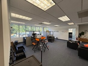 150 Woodbury Rd, Woodbury, NY à louer Photo intérieure– Image 1 sur 4