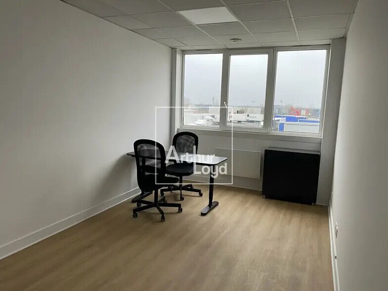 Bureau dans Moissy-Cramayel à louer - Photo intérieure – Image 1 sur 4