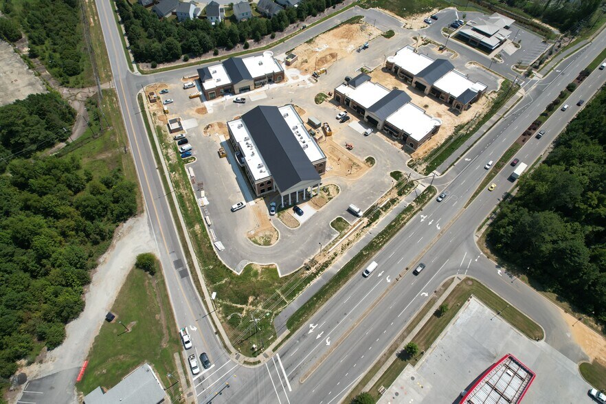 1830-1880 N Broad St, Fuquay Varina, NC à louer - Photo de l’immeuble – Image 1 sur 2