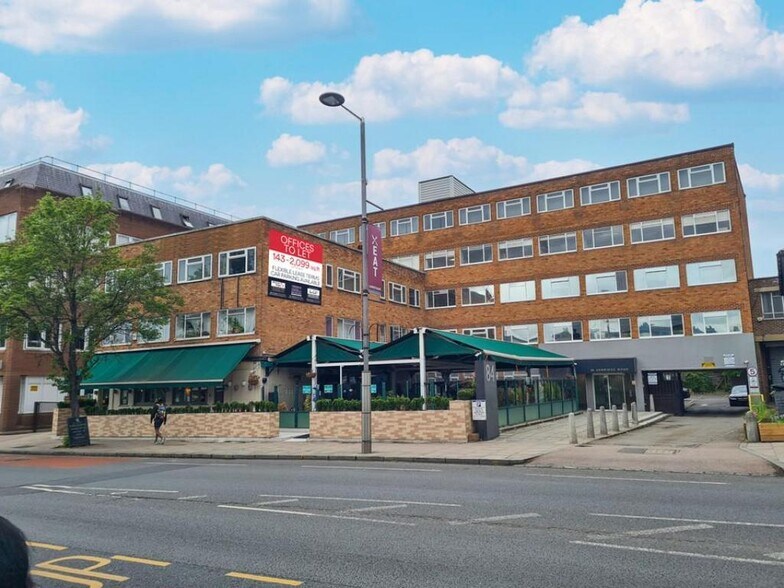 84 Uxbridge Rd, Londres à louer - Photo de l’immeuble – Image 2 sur 8