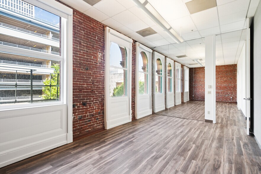 920 SW 3rd Ave, Portland, OR à louer - Photo de l’immeuble – Image 3 sur 13