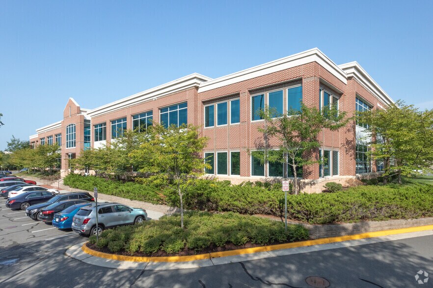 8140 Ashton Ave, Manassas, VA à vendre - Photo de l’immeuble – Image 2 sur 6