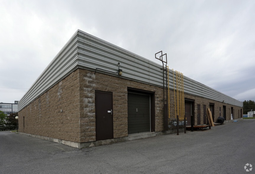 101-195 Menten Pl, Ottawa, ON à louer - Photo de l’immeuble – Image 3 sur 3