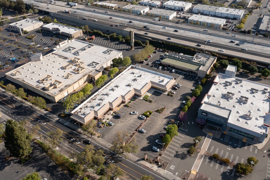 7115-7155 Amador Plaza Rd, Dublin, CA à louer - Photo de l’immeuble – Image 3 sur 14