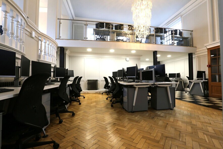 26-28 High Street, Warwick à louer - Photo de l’immeuble – Image 2 sur 12