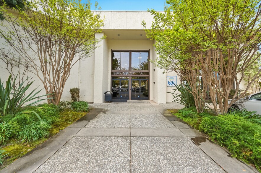 2542 S Bascom Ave, Campbell, CA à vendre - Photo de l’immeuble – Image 3 sur 4