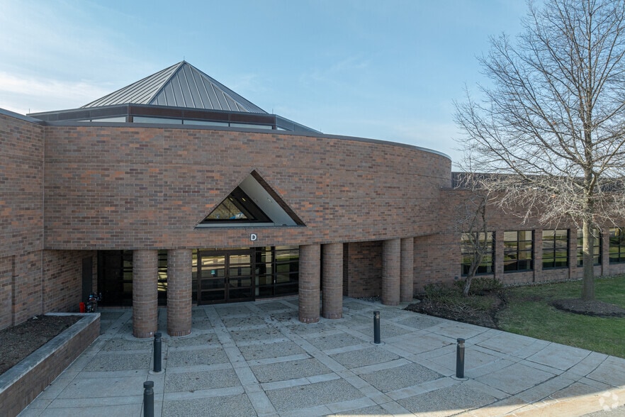 701 S Waverly Rd, Holland, MI à louer - Photo de l’immeuble – Image 3 sur 7