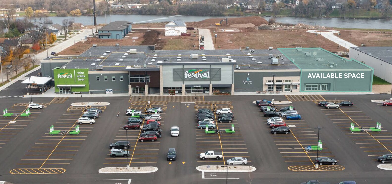 800 E Maes Ave, Kimberly, WI à louer Photo de l’immeuble– Image 1 sur 4