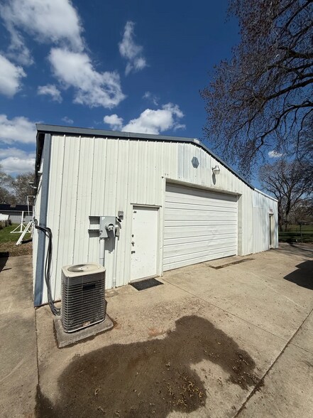 16004 E 23rd St S, Independence, MO à louer - Photo de l’immeuble – Image 2 sur 18