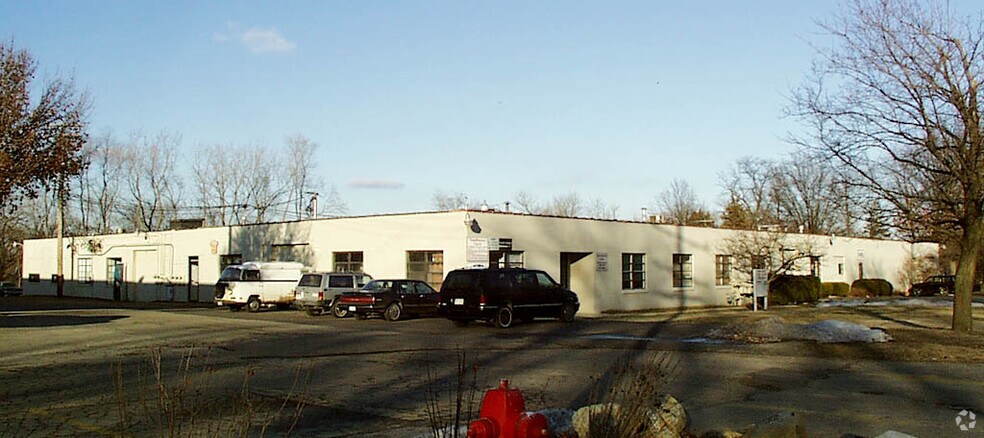 321-325 Stevens St, Geneva, IL à louer - Photo de l’immeuble – Image 2 sur 9