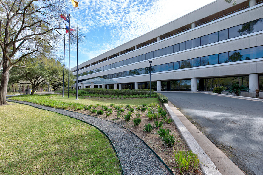 13501 Katy Fwy, Houston, TX à louer - Photo de l’immeuble – Image 2 sur 52
