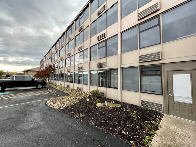 624 Lysle Blvd, Mckeesport, PA à vendre - Photo de l’immeuble – Image 2 sur 33