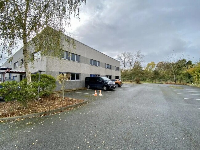 Plus de détails pour Bureau, Local d'activités à louer