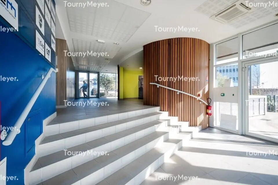 Local d’activités dans Castries à louer Hall d’entrée– Image 1 sur 14