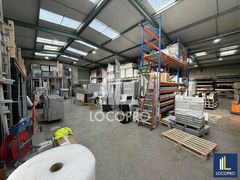 Local d’activités dans Saint-Jeannet à louer - Photo de l’immeuble – Image 3 sur 6