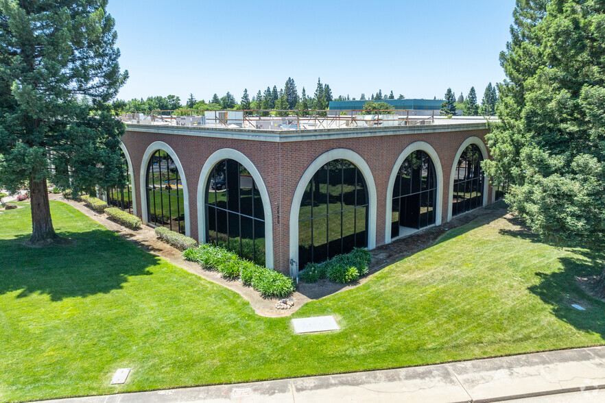 2890 Kilgore Rd, Rancho Cordova, CA à louer - Photo de l’immeuble – Image 1 sur 9