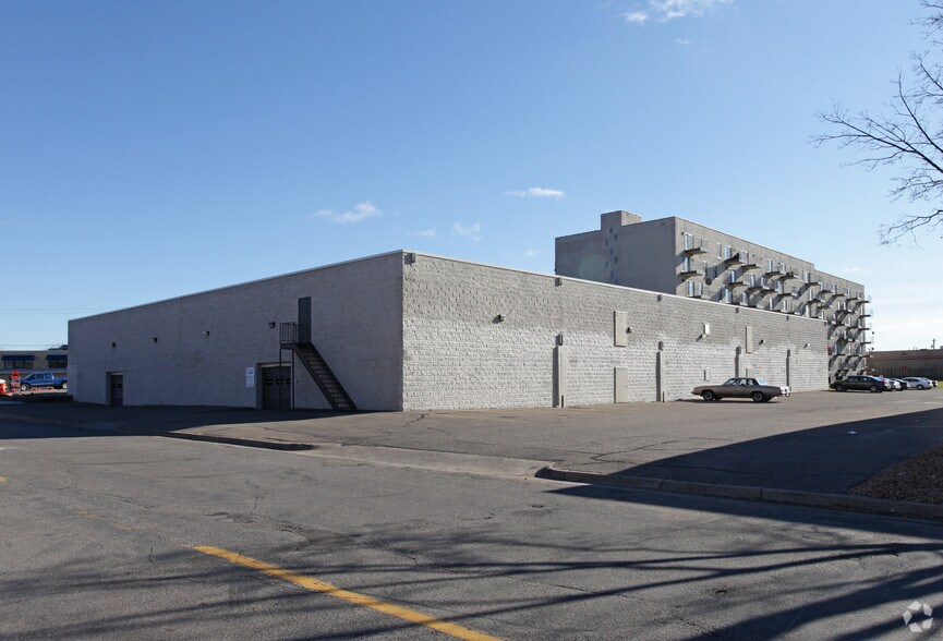 320 Blake Rd N, Hopkins, MN à vendre - Photo de l’immeuble – Image 2 sur 40