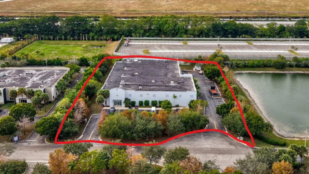 3950 NW 126th Ave, Coral Springs, FL à louer - Photo de l’immeuble – Image 3 sur 8