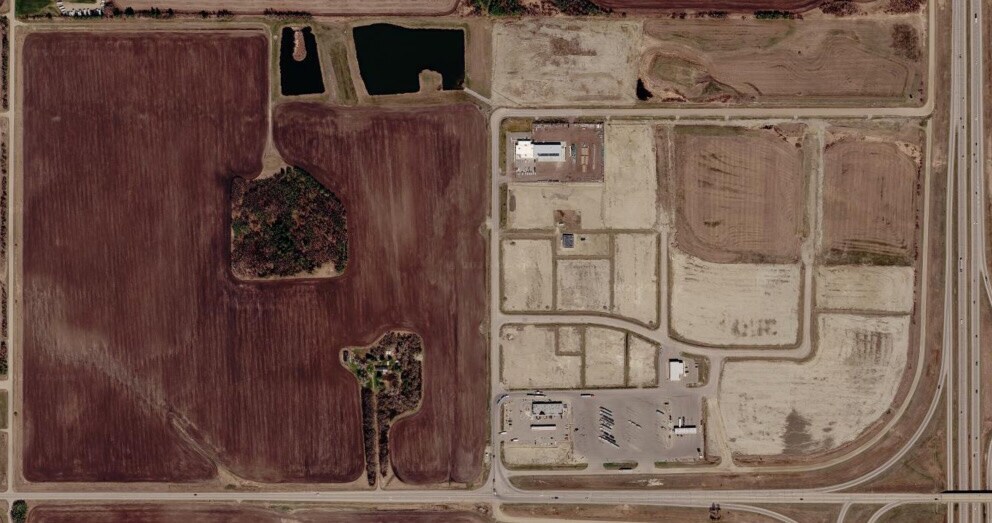 Junction 42 - Phase 2, Penhold, AB à vendre Photo principale– Image 1 sur 4