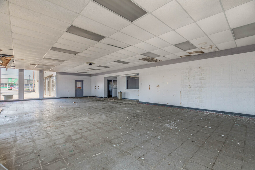 10835-10899 St. Charles Rock Rd, Bridgeton, MO à louer - Photo intérieure – Image 3 sur 11