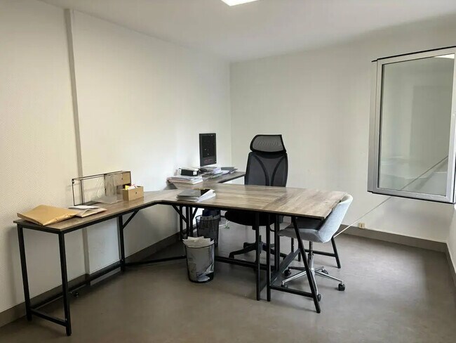 Plus de détails pour Bureau à louer