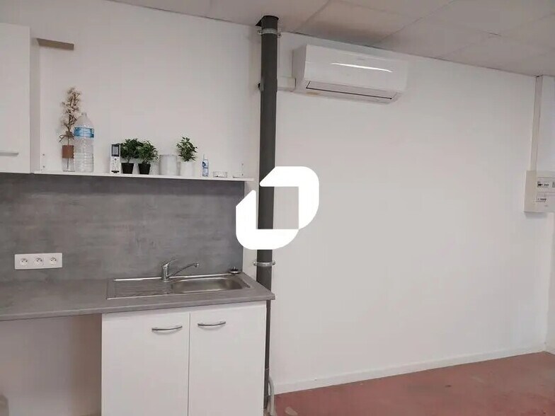 Bureau dans Vendres à louer - Photo intérieure – Image 2 sur 8