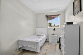 Blue Heron Blvd - 40 Bed Licensed Independent Living Facility, Riviera Beach, FL - Vue aérienne  vue de carte
