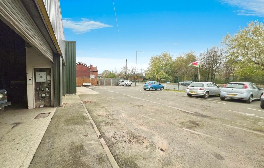 146 Church St, Deeside à vendre - Photo de l’immeuble – Image 3 sur 4