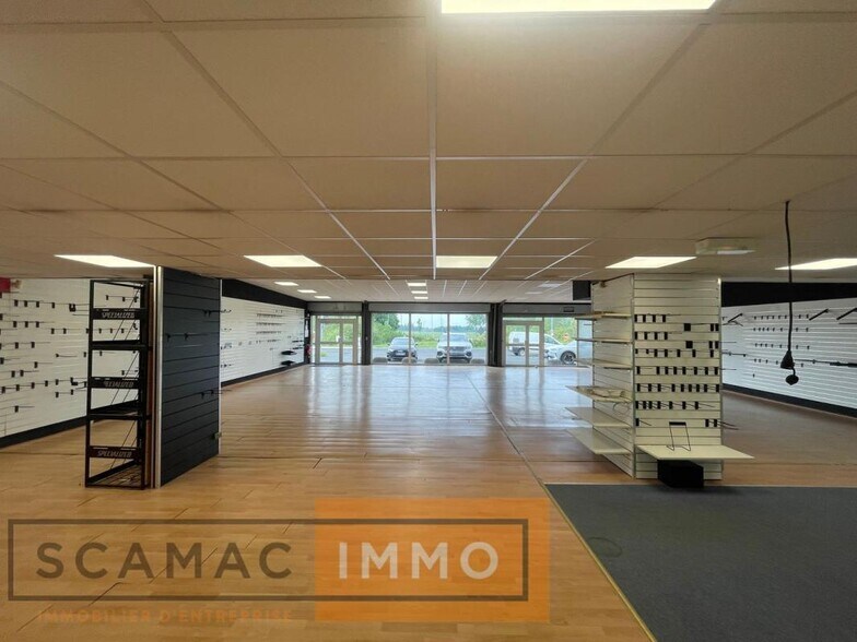 Local commercial dans Dammarie-les-Lys à louer - Photo intérieure – Image 1 sur 8