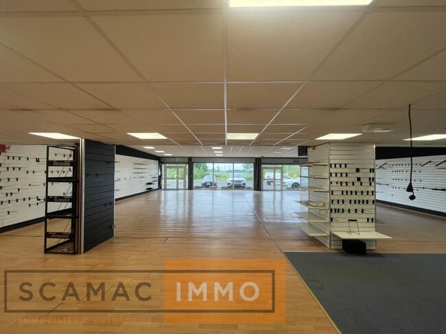Plus de détails pour Local commercial à louer