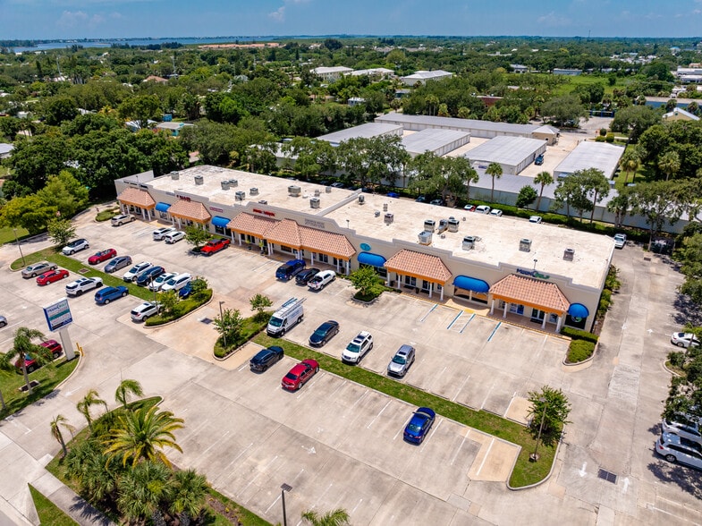 703-725 17th St, Vero Beach, FL à louer - Photo de l’immeuble – Image 2 sur 8