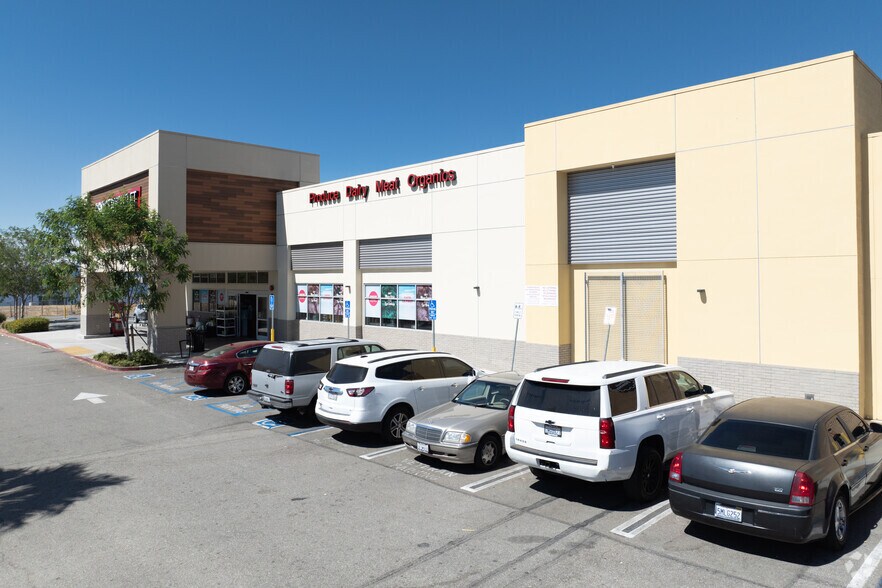 9805 Mason Ave, Chatsworth, CA à vendre - Photo de l’immeuble – Image 2 sur 5