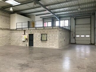 Plus de détails pour Local d'activités à louer