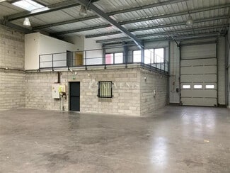 Plus de détails pour Local d'activités à louer