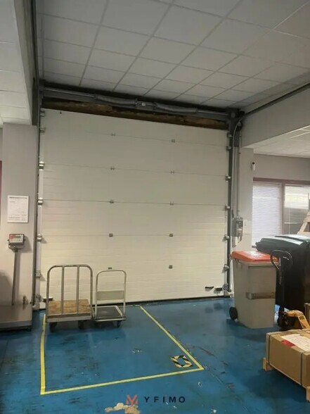 Local d’activités dans Trappes à louer - Photo de l’immeuble – Image 2 sur 6